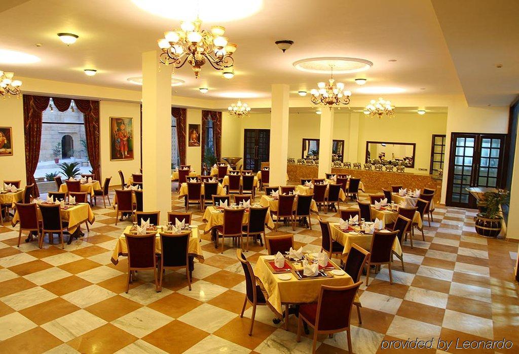 Hotel Brys Fort Джайсалмер Ресторан фото