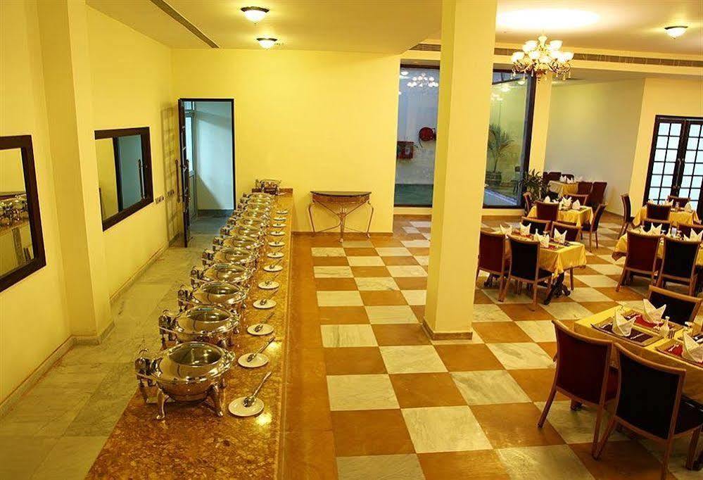 Hotel Brys Fort Джайсалмер Ресторан фото